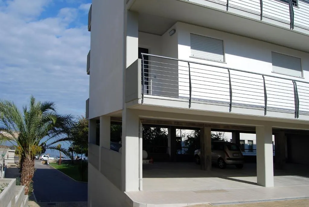 Residence Lungomare Порто-Торрес 2*,